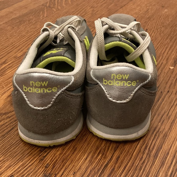 NEW BALANCE 446 Women’s Sneakers Size 7 - Picture 3 of 6